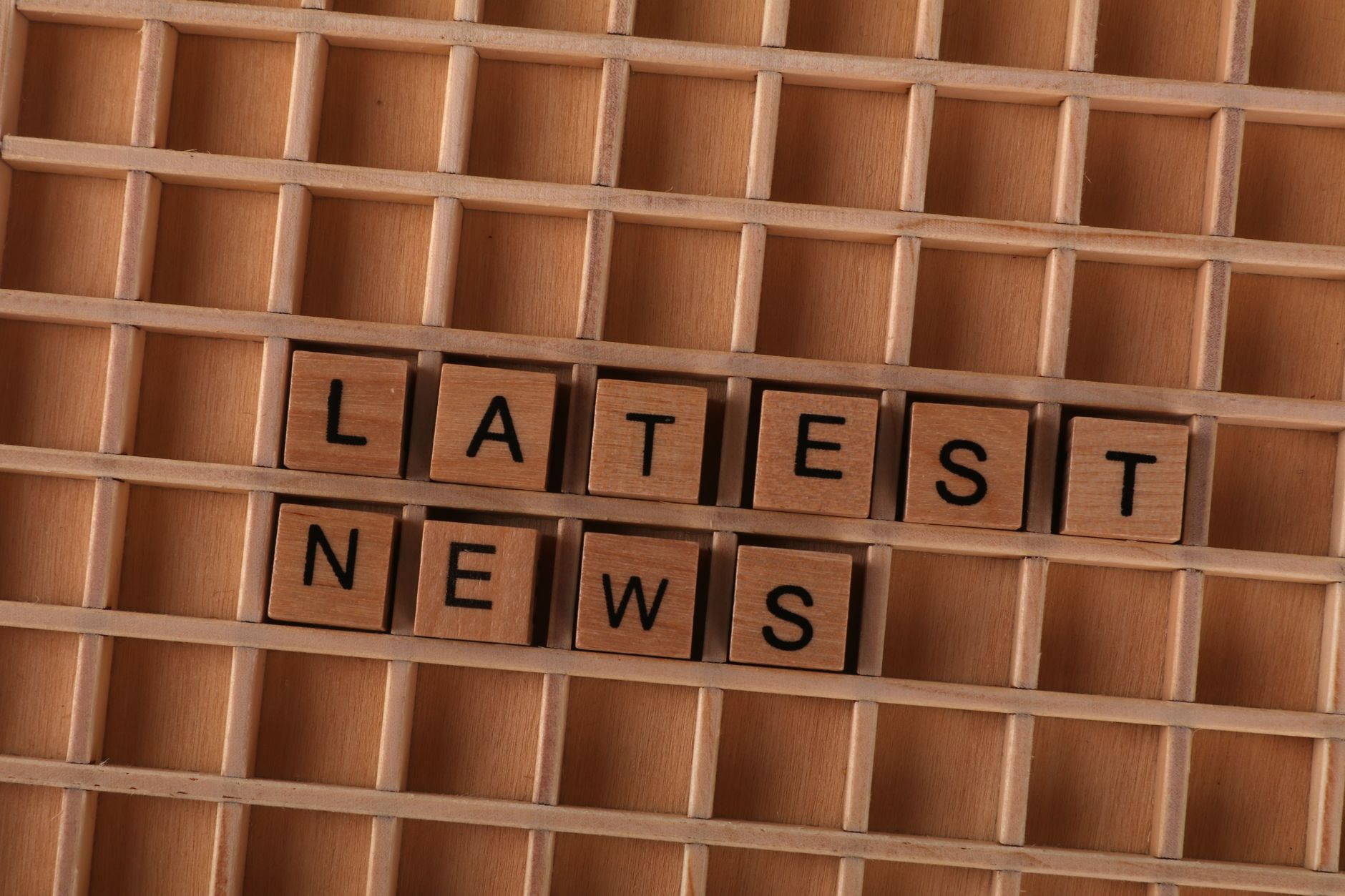 Wooden letter blocks spelling Latest News on a grid background, ideal for media themes. — Vavada promokoodide kasutamine 2026